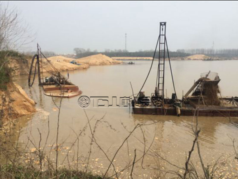 無(wú)節(jié)制開采河沙，河堤受損嚴(yán)重