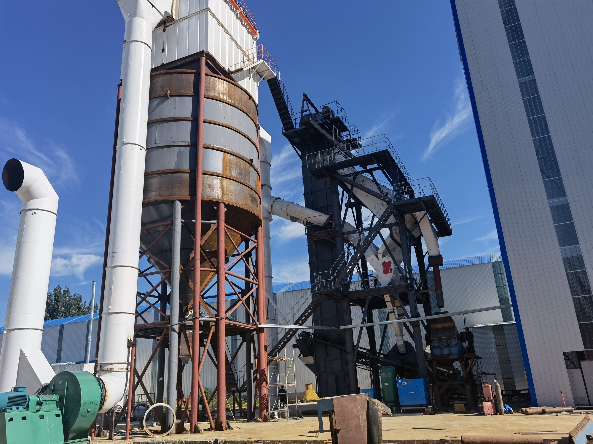 投資一套制砂樓或者一條制砂生產(chǎn)線需要考慮哪些因素呢？